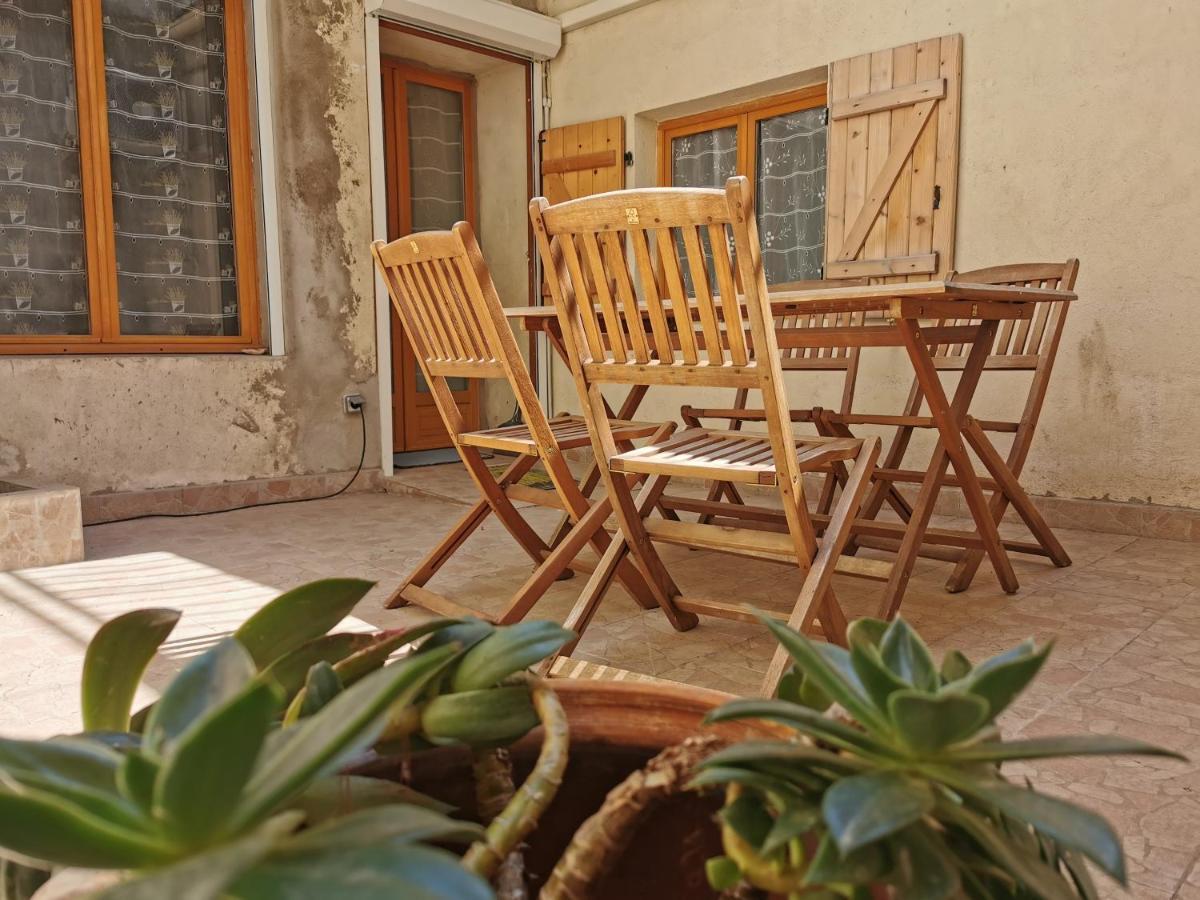 Appartamento Les Oliviers, Avec Terrasse Beaucaire  Esterno foto